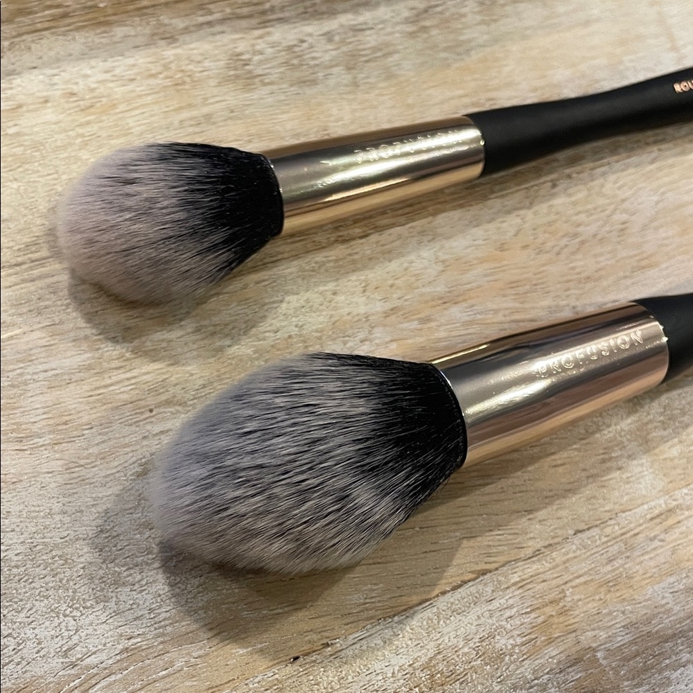 Profusion Cosmetics Brush Duo - Picture 3 of 5